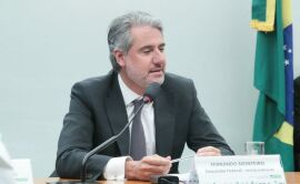 Imagem da notícia Comissão aprova regra para agilizar transferência de imóveis abandonados a municípios